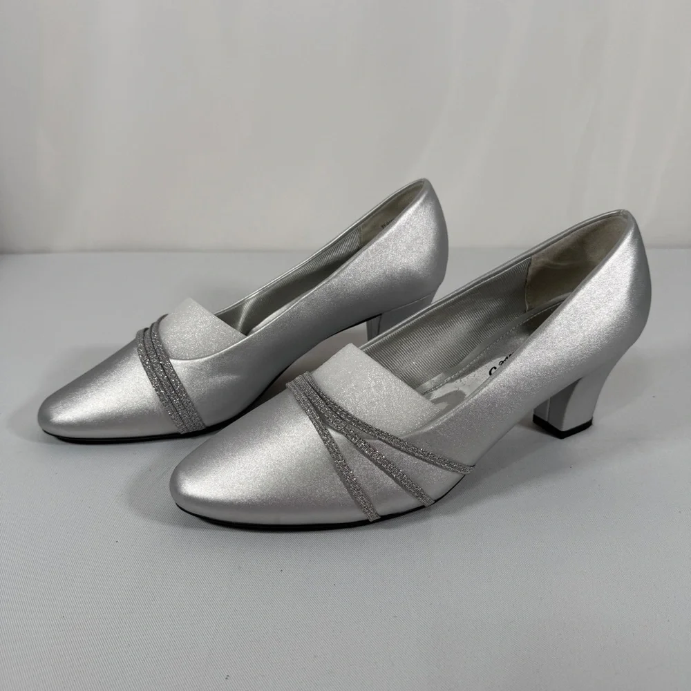 Easy Street Shimmering Silver Heels, size 11 WW, NWOT